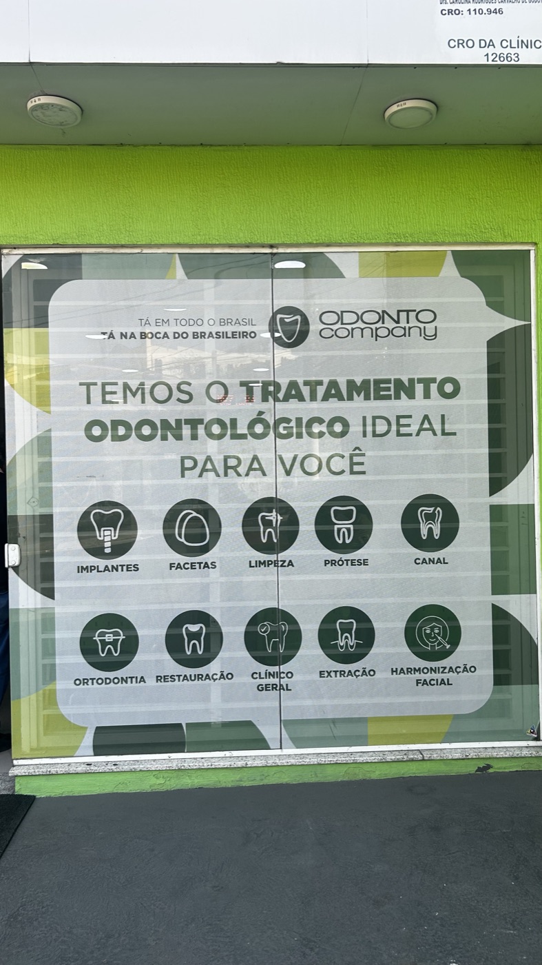 Vitrine com os tratamentos odontológicos oferecidos